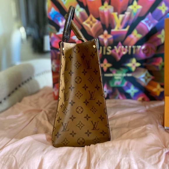 Louis Vuitton, MM On the go Tote with first edition monogram straps - Picture 9 of 15